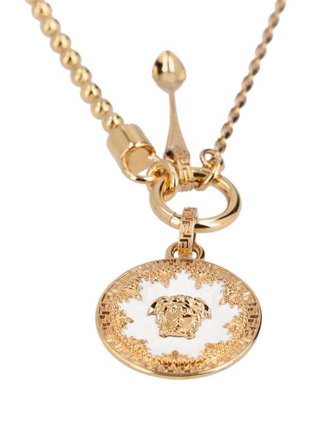 VERSACE: Collana in ottone con ciondolo 